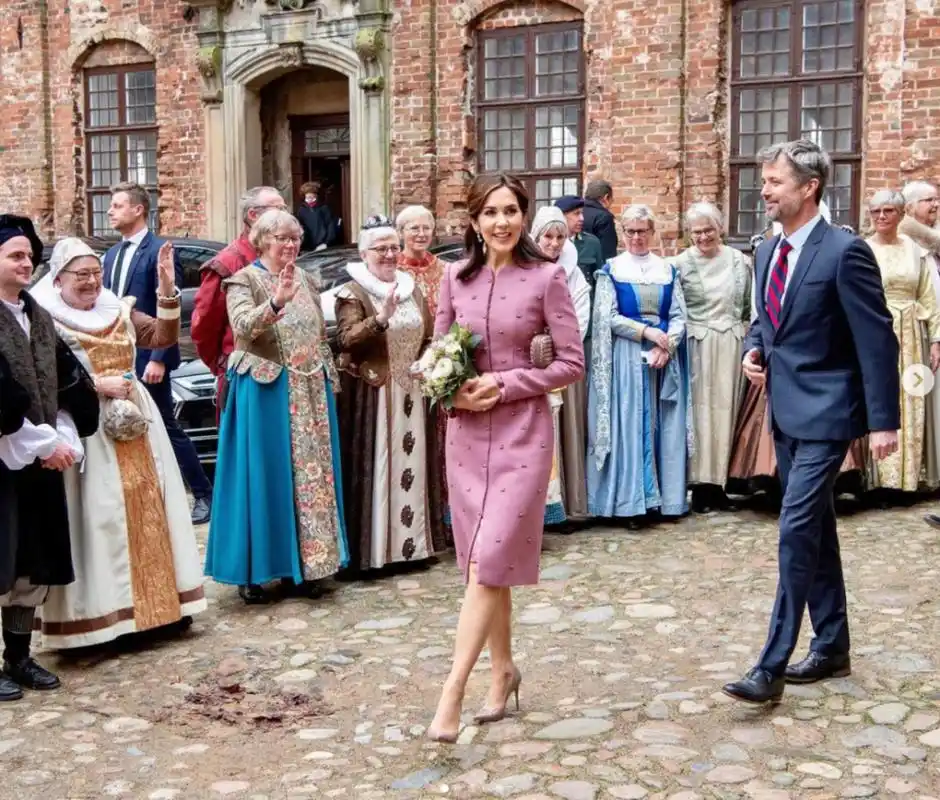 登场为了庆祝太子妃的生日,丹麦王室专门开展了为期一周的庆祝活动:2