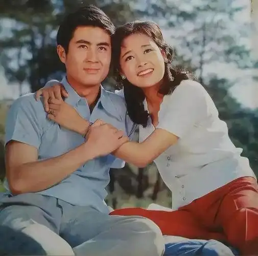 与妻子张瑜分居6年,离婚后又想复合的导演张建亚,现状怎样了?