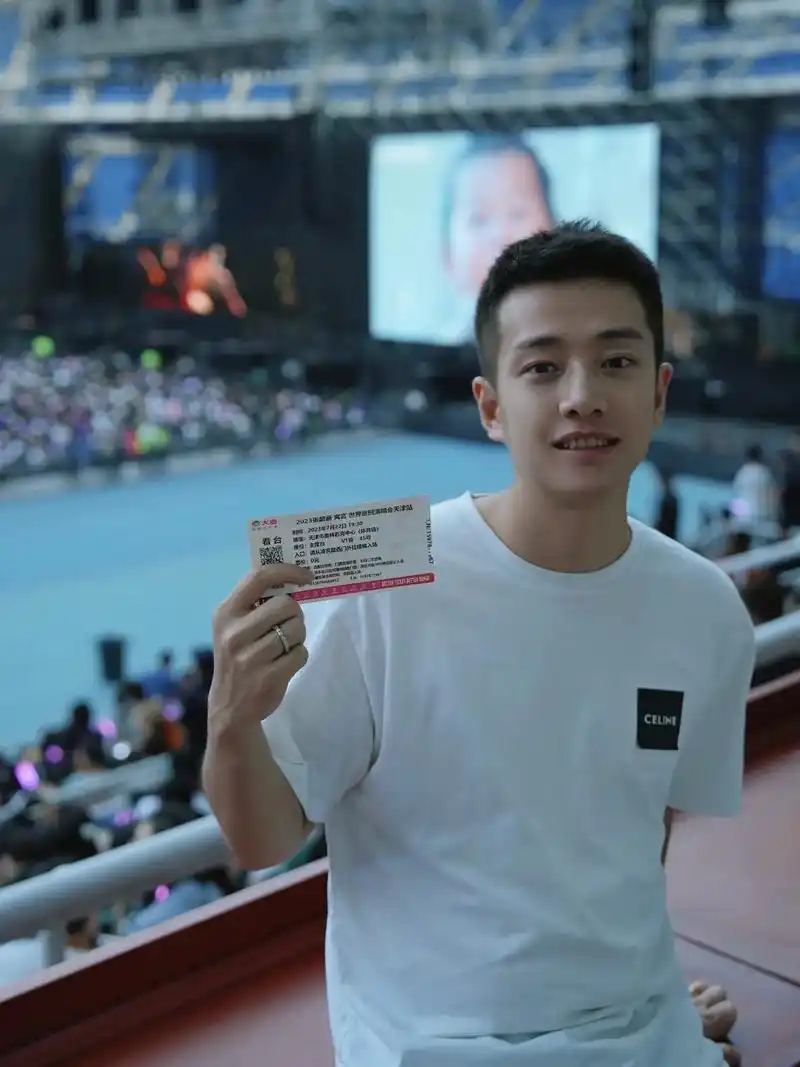 喜欢了20年,终于看上张韶涵的演唱会了.从03年迷上小瓶盖到