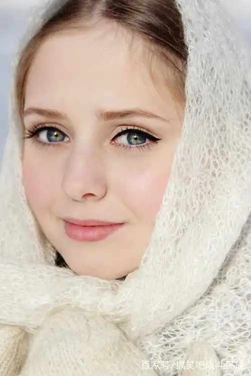 一双"俄罗斯式眼睛"成摄影师最爱,22岁女孩意外走红