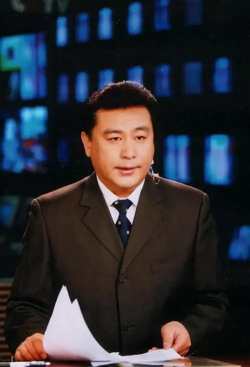 2014年5月份,张宏民告别《新闻联播》正式退居幕后,到央视播音主持