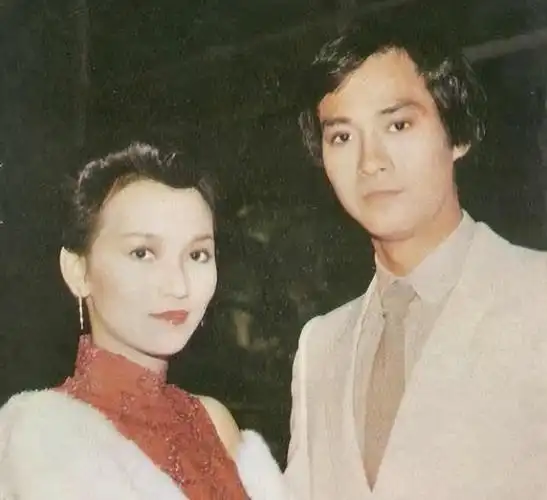 演员郑少秋3段婚姻4个女儿他到底有没有爱过沈殿霞