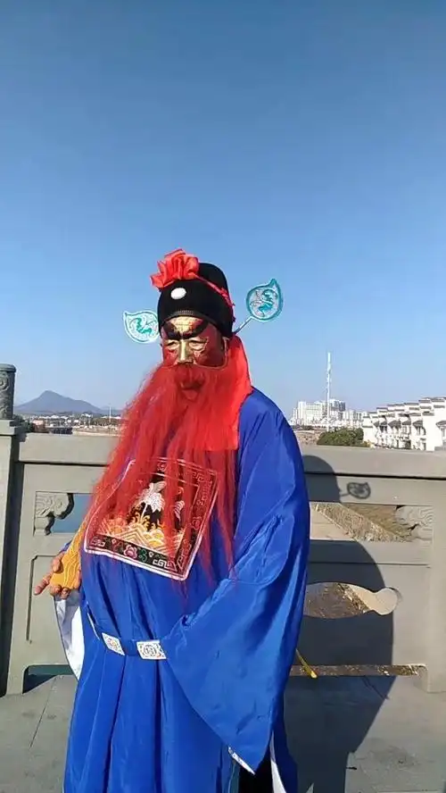 这红胡子的新郎官好威风