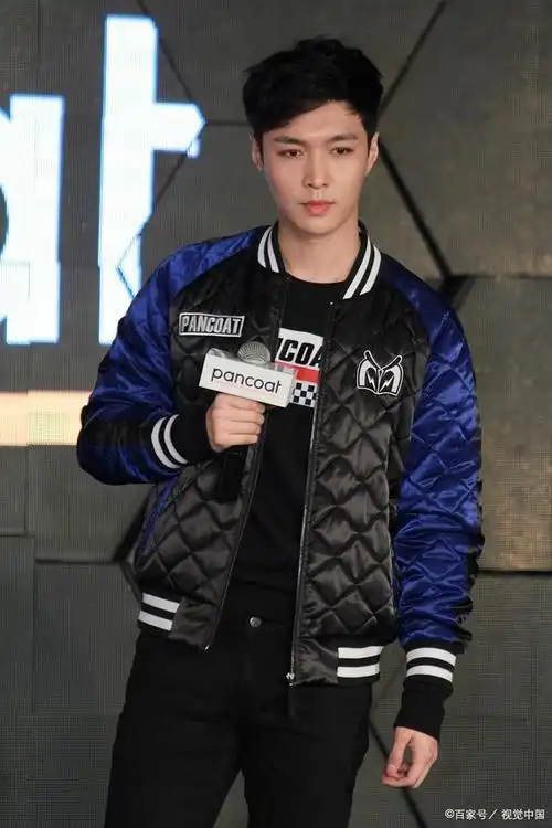 后面还会有更多类似的片段流出来,张艺兴恐怕也要献祭自己,去给女团带