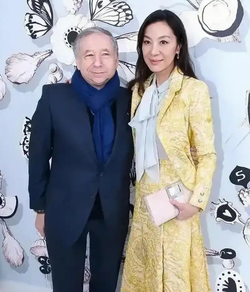 杨紫琼和老公同框,年龄相差太大,像爸爸和女儿.