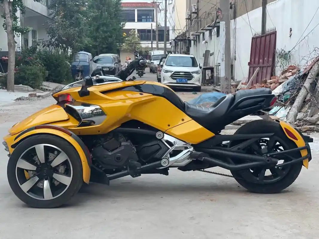 品鉴:2016庞巴迪can-am f3s 顶配 三缸巨兽拨片换挡6速 abs 定速巡航