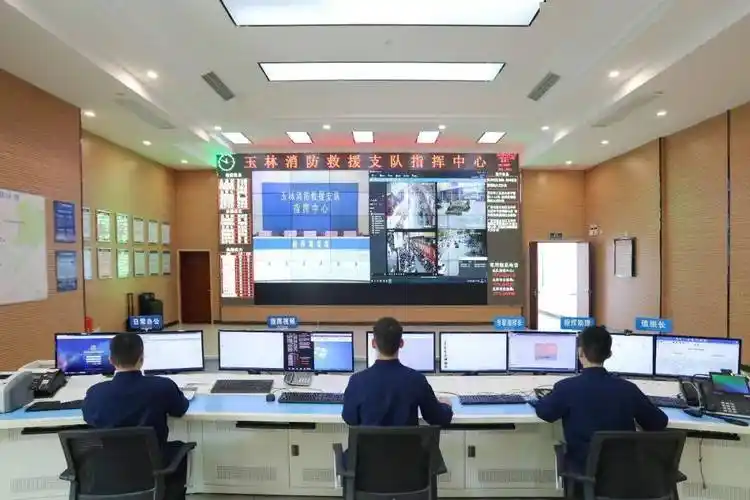 投入资金500余万元,建成指挥中心智能接处警系统,乡镇专职消防队联动