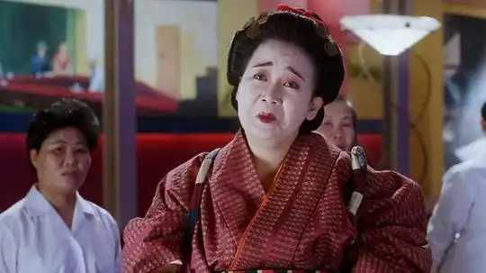 在电影《逃学威龙3之龙过鸡年》中,朱咪咪饰演管家一角.