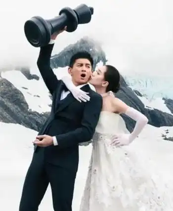 吴奇隆刘诗诗带娃出门力破婚变传闻两人配合默契尽显甜蜜