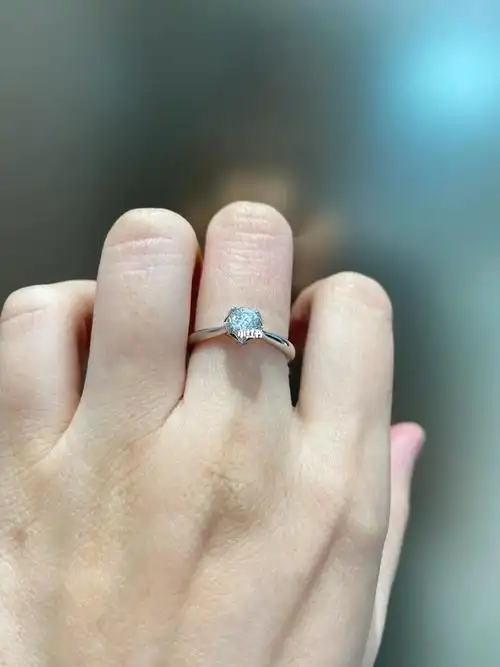 周大福新款钻戒到店