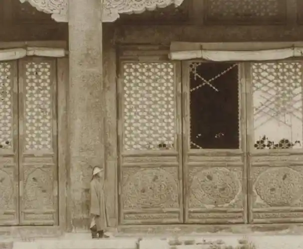 1901年清朝皇宫老照片:紫禁城荒凉破旧,翊坤宫繁华褪去!