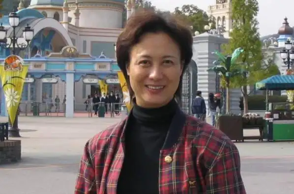 柏寒第一任丈夫是谁柏寒个人资料