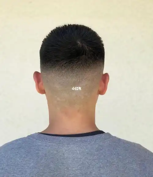 后脑勺好看整个发型才好看