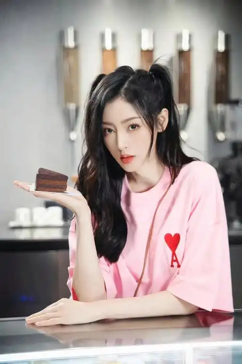 女明星张天爱时尚写真:气质女神,颜值担当