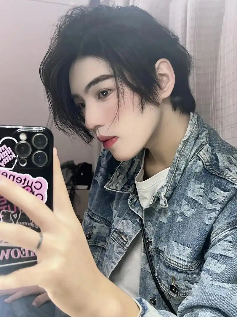 纯情男高 #185大帅哥 #分享照片  把自己还给自己 - 抖音