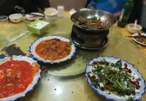 出来聚餐上一盘菜吃光一盘,老板心疼问学校饭菜是不是太难吃了?