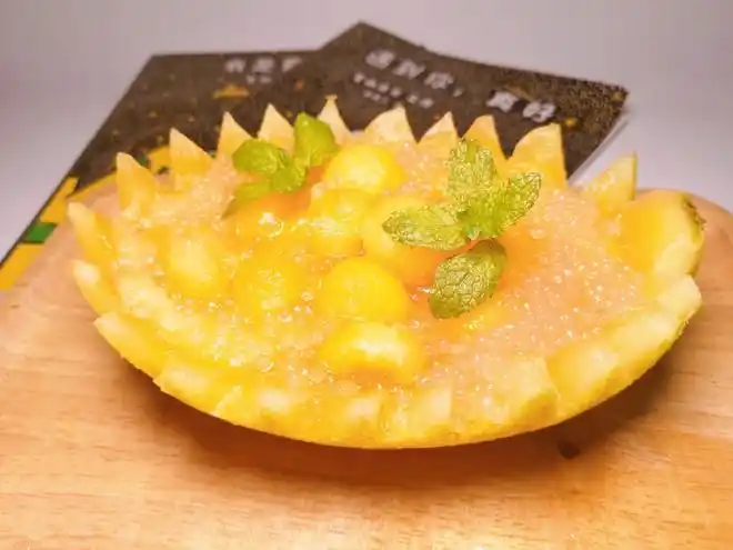 看剧好陪伴,哈密瓜冰浆西米露