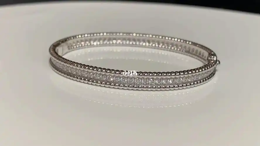 vca珠珠满钻手镯_手镯_梵克雅宝怎么样_时尚_配饰_首饰