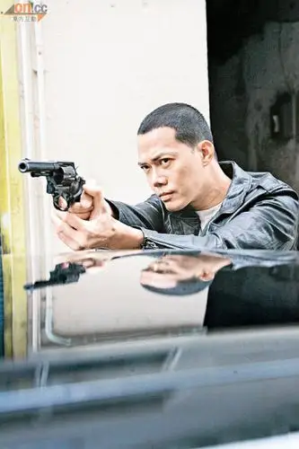 谢天华刘松仁枪战吓走路人黄智贤恐伤耳膜图