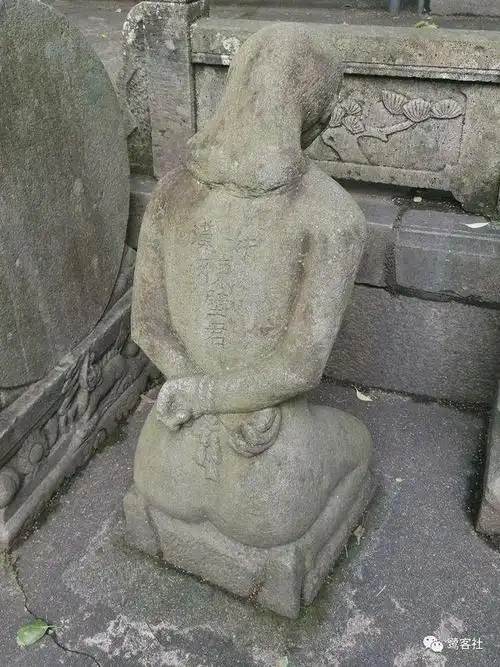 浙南山地行泰顺抗日纪念碑前的汪精卫跪像