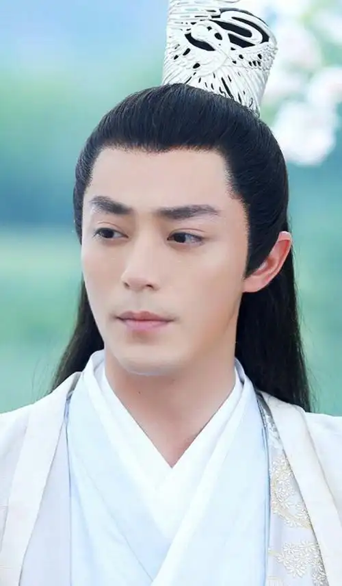 许你三生执手天涯,谁料终自孤苦焚画. #花千骨#白子画