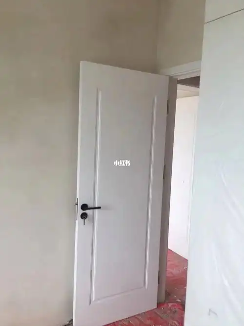 现代简约白色卧室门