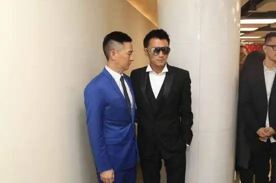 张家辉谢霆锋合体啦!后台相见来张合影