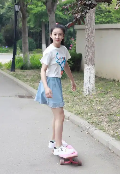 森碟图片森碟短裙长腿元气写真