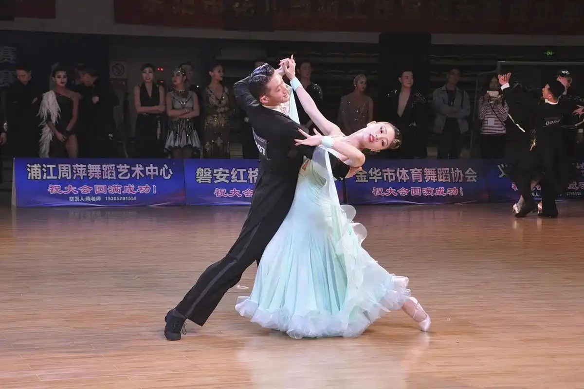 寻找百度ai写手计划# #舞蹈# #国标舞# #体育舞蹈#   华尔兹造型双分