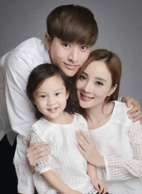 新恋情疑曝光,与李小璐复婚无望了_婚姻_演艺事业_女孩