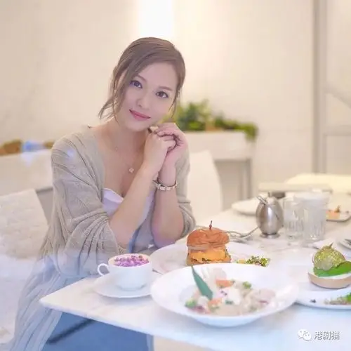 冯盈盈自爆与郑衍峰关系 fyy直指除夕是二人纪念日_腾讯新闻