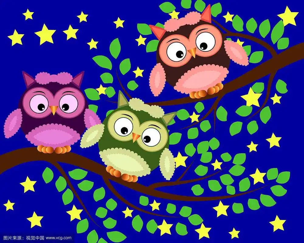 明亮可爱的卡通猫头鹰坐在花上