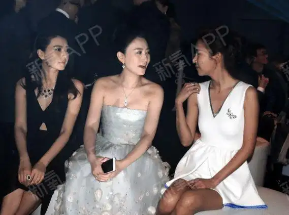 有一种伤害叫"和张梓琳同框"!