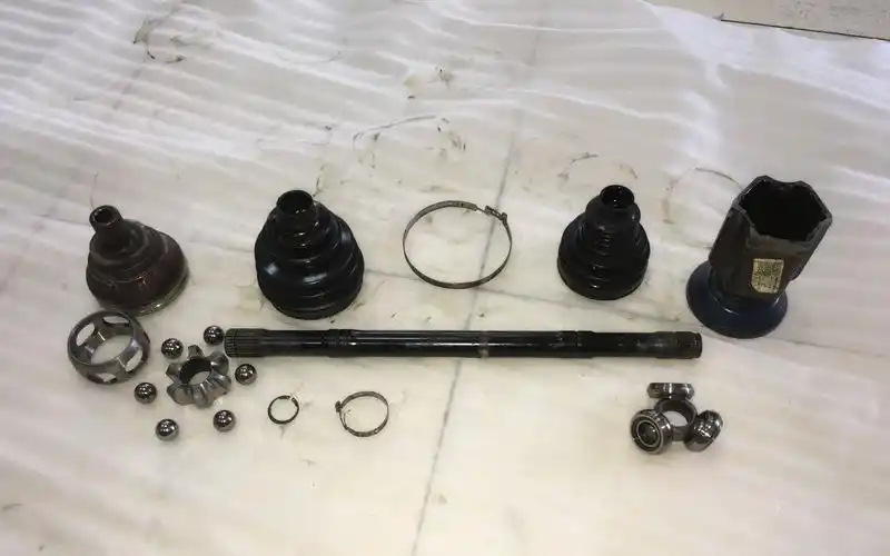 汽车传动半轴拆装