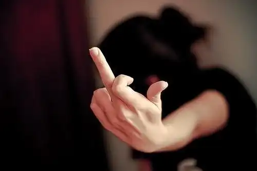 求几个中指鄙视头像