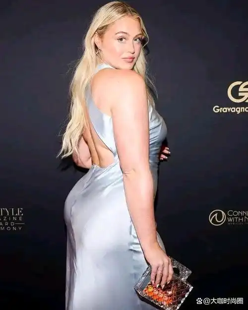 伊斯克拉·劳伦斯是一名英国模特,社交媒体名人.