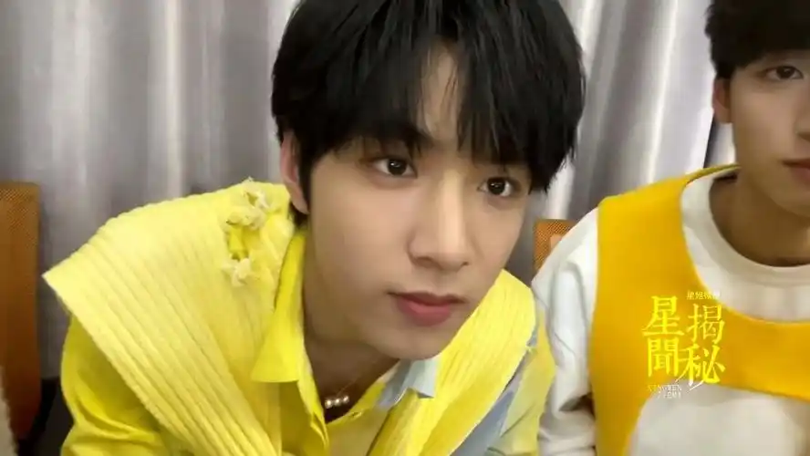 刘耀文怼脸wink##时代少年团直播##星姐星闻