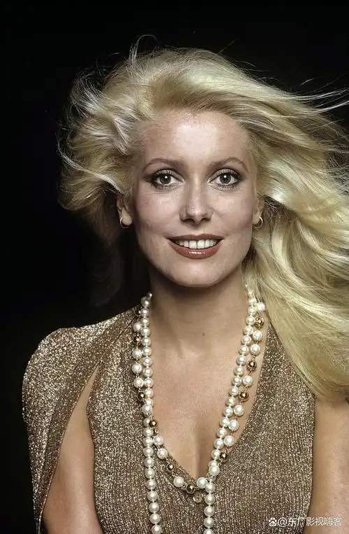 法国女演员凯瑟琳德纳芙被誉为法国影坛常青树