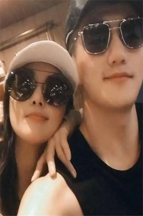 张馨予老公何捷转行影视界?这一次,让我看透了内娱的"新骗局"