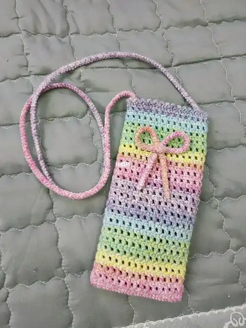 手工钩针编织  不用换线的彩虹包,扎染线还是不错的选择
