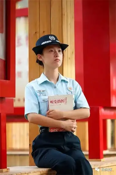 火箭军新入职文职亮相