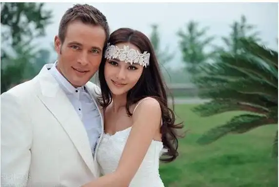 随后在马雅舒和吴奇隆分手的第二年,32岁的马雅舒就和现任丈夫罗伯特