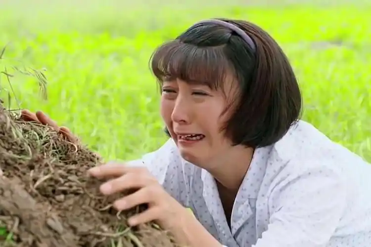 俺娘田小草闫学晶伤心欲绝出现幻觉不顾一切向河里扑去