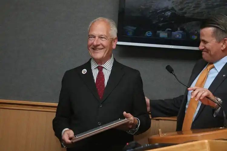 him the 2018 wall of recognition honoree from mayor tim brown