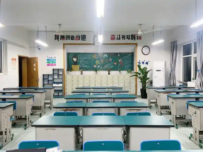 展校园文化 扬班级风采——2020级初一(2)班班级文化布置记