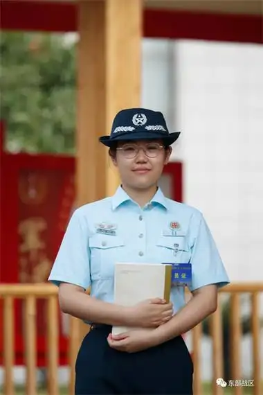 火箭军新入职文职亮相