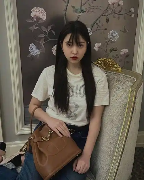 yeri[超话]#90#金艺琳 清潭国际高中#230522  yerimiese ins更新