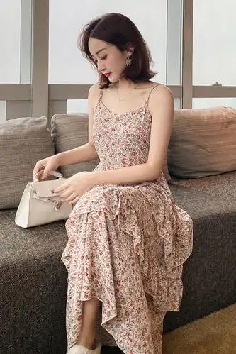 吊带收腰连衣裙