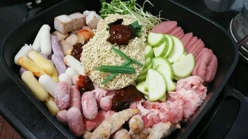 解锁不一样"部队火锅"!看看你知道几种