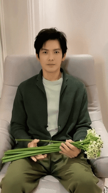 钟汉良秦岚520新剧表白##秦岚对钟汉良说转身吃火锅去